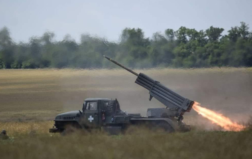 Працює БМ-21 "Град": Сирський показав, як реактивна артилерія 22-ї бригади знищує ворога. ВІДЕО