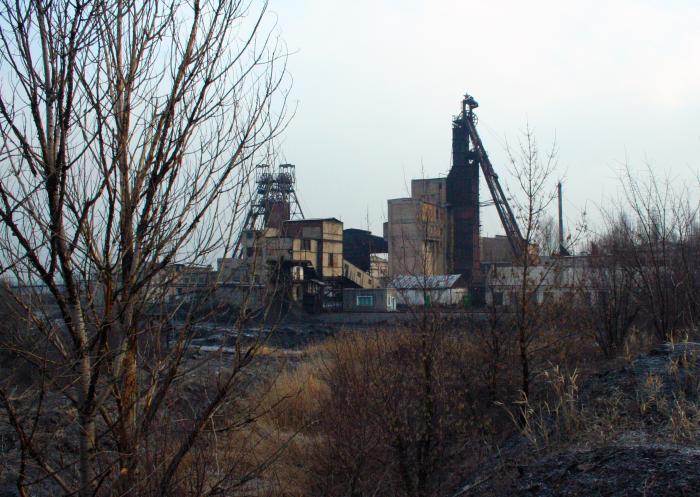 Макеевка может уйти под землю: боевики возобновили выработку аварийной шахты