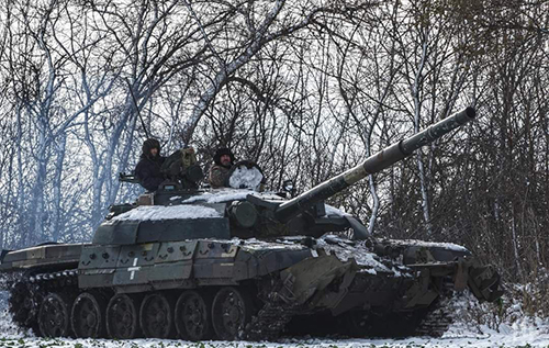 Український танк розніс будинок, де ховалися російські окупанти. ВІДЕО