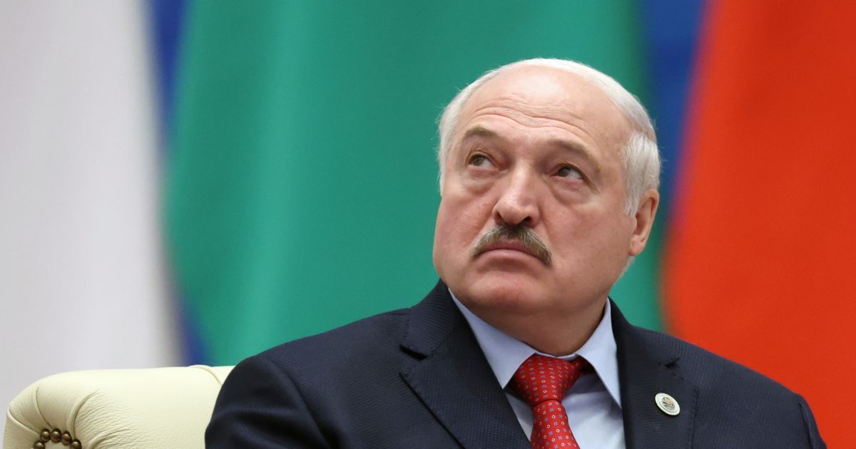"Нікому не потрібен". Лукашенко розуміє, що щохвилини його можуть вбити – Самусь