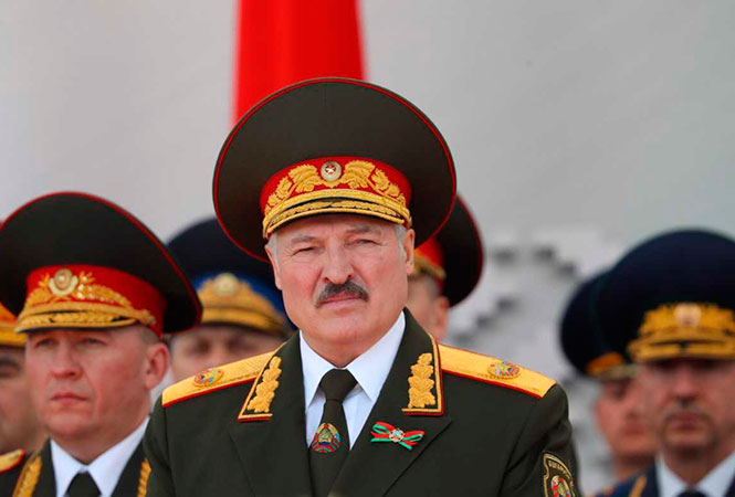 Gazeta Wyborcza: Беларусь превращается в классическую военную диктатуру