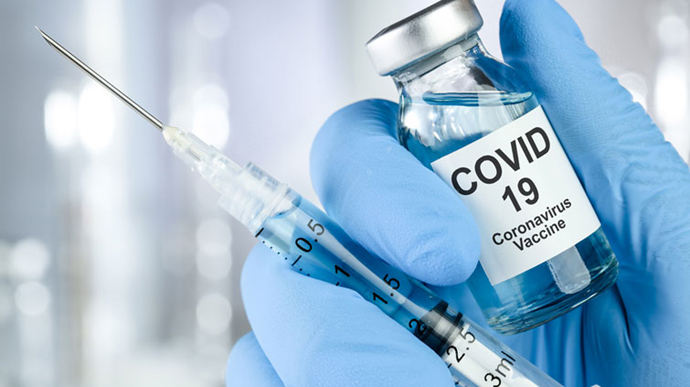 В Украине две дозы COVID-вакцины получили пять человек