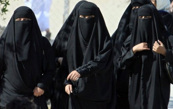 Бурки, секс-рабство и казни: что будет с афганскими женщинами при "Талибане"