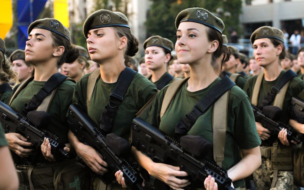 Як жінкам стати на військовий облік: пояснення Міноборони