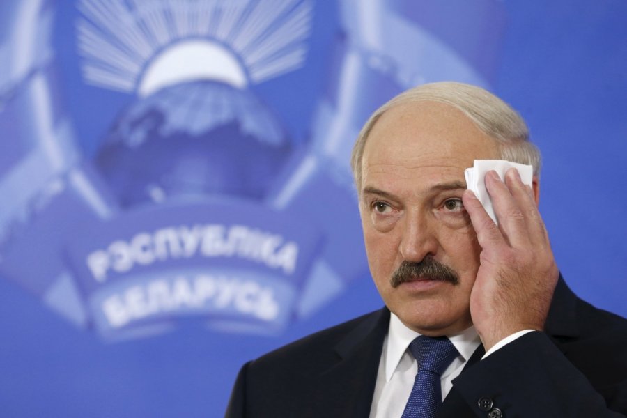 Лукашенко у паніці змінив кухаря та охорону після смерті Макея