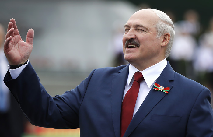 Андрей Головачев: Парадокс! Узурпатор Александр Лукашенко не попал под санкции! ЕС живет в выдуманном розовом мире