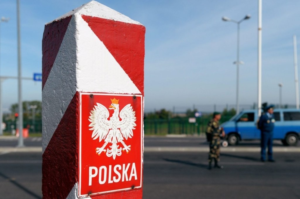Польща відновила двотижневу самоізоляцію для пасажирів з України