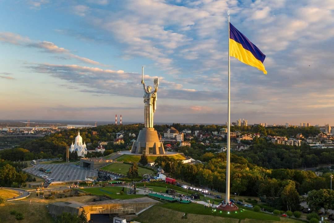 Кличко спростував пошкодження найбільшого прапора України