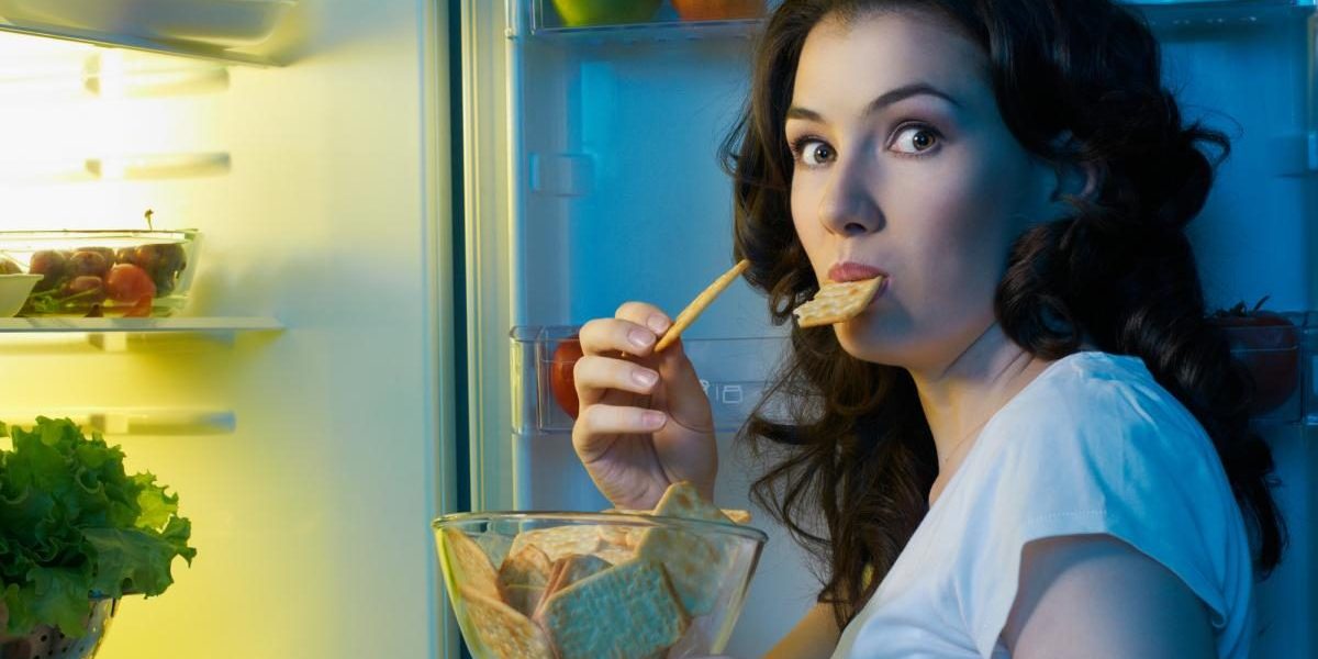 Дієтолог Оксана Скиталінська пояснила, чому вночі так хочеться їсти та, що з цим робити