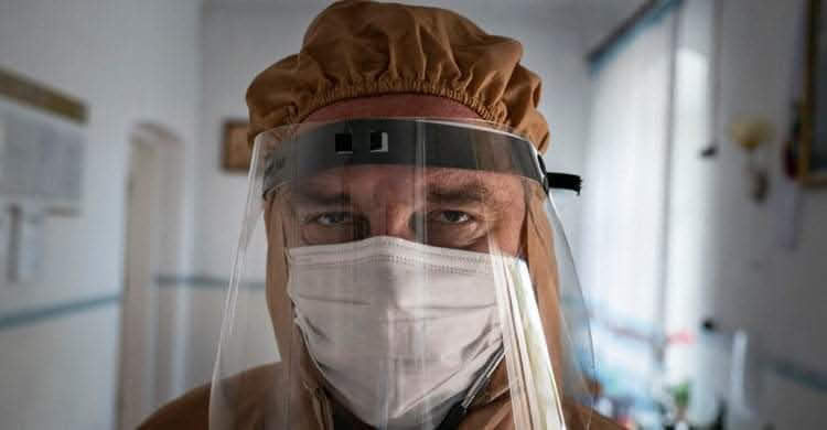 На Тернопільщині помер 50-річний лікар, фото якого було на бігбордах по всій країні   
