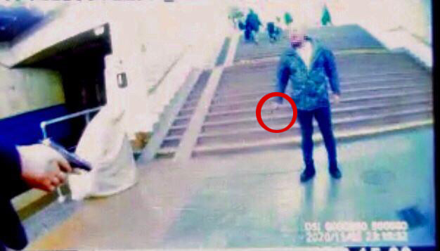 Чоловік із ножем напав на поліцейського в київському метро через зауваження про відсутність захисної маски