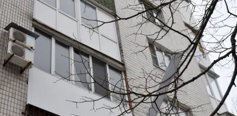 У Києві інкасатор обстріляв багатоповерхівку
