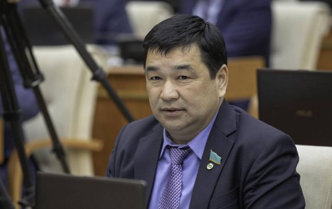У Казахстані депутата вигнали з парламенту за підтримку вторгнення РФ в Україну