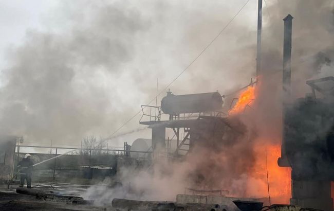 У Миколаївській області горить нафтобаза