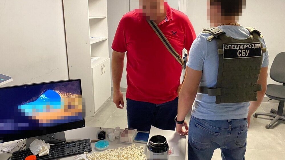 Турист з Європи прилетів відпочивати до Одеси, захопивши півкіло кокаїну на мільйон гривень. ФОТО