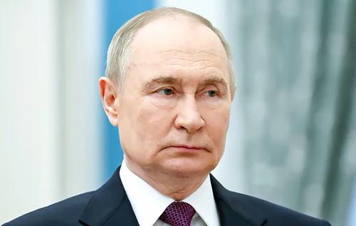 "Проковтнули язики": Путін і російські чиновники понад добу не коментують масштабну атаку дронів на аеродроми РФ