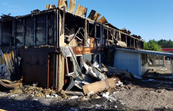 У Польщі підпалили хостел, де жили українські заробітчани: будівля згоріла повністю