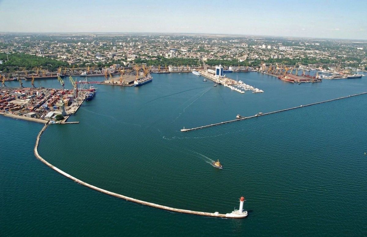Розвідка США стверджує, що РФ замінувала порти в Одесі та Очакові – The Guardian