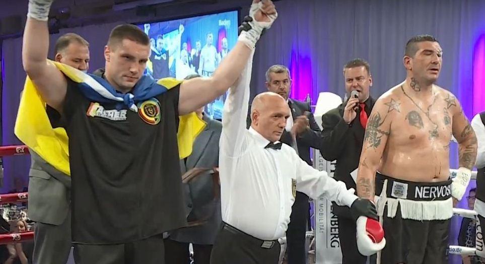 Український боксер Владислав Сіренко нокаутував суперника у першому раунді. ВІДЕО