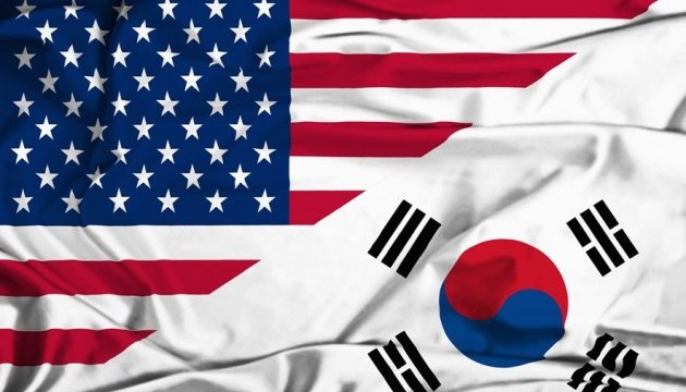 Південна Корея та США майже вдвічі скоротили військові навчання після заяви Трампа Південна Корея та США майже вдвічі скоротили військові навчання після заяви Трампа