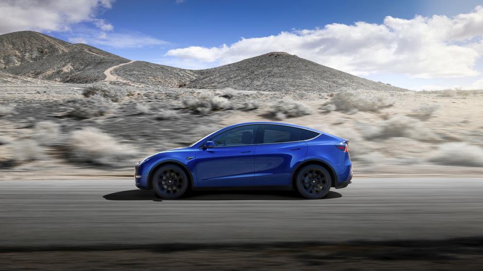 Низький запас ходу: Tesla передумала випускати "народний електрокросовер"