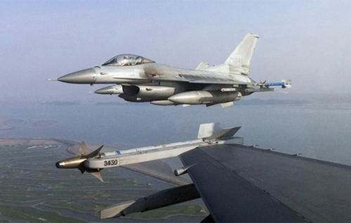 Від тижня до шести місяців: експерт пояснив, що впливає на поставку F-16 Україні