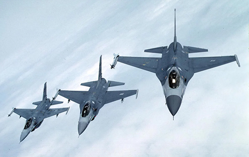Україна не встигає підготувати достатню кількість пілотів для всіх F-16, – The Times