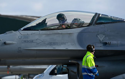Данія ніби-то відклала передачу F-16 Україні: у ЗСУ відреагували на тривожну новину