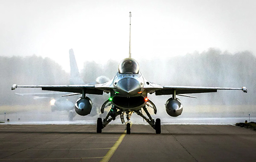 Тільки шість українських пілотів навчилися літати на F-16, – The Telegraph