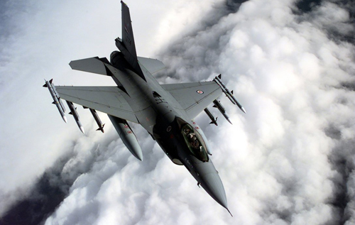 Щоб не збили свої ППО: експерт розповів чому F-16 так довго передають Україні