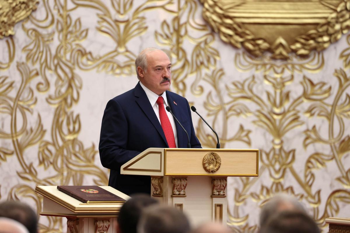 "Лукашенко не доверяет даже РФ": журналист объяснил тайную инаугурацию-"междусобойчик"   