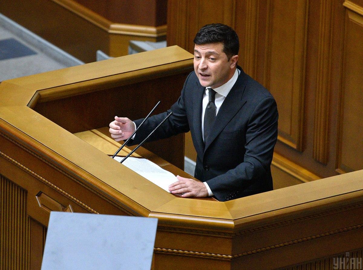 Зеленський подав до Ради законопроєкт, який пропонує припинити повноваження КСУ у повному складі