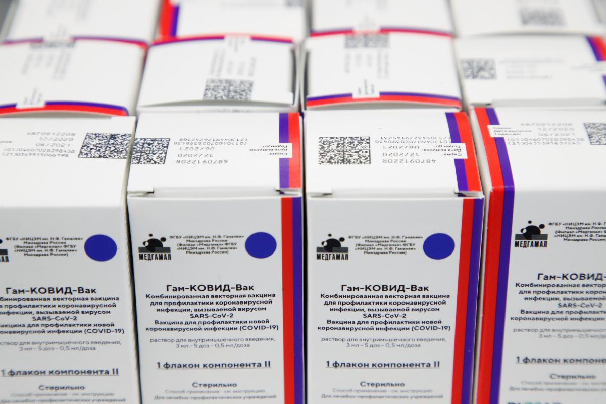 Euractiv: Словаччина зіткнулась з політичною кризою через купівлю російської вакцини 