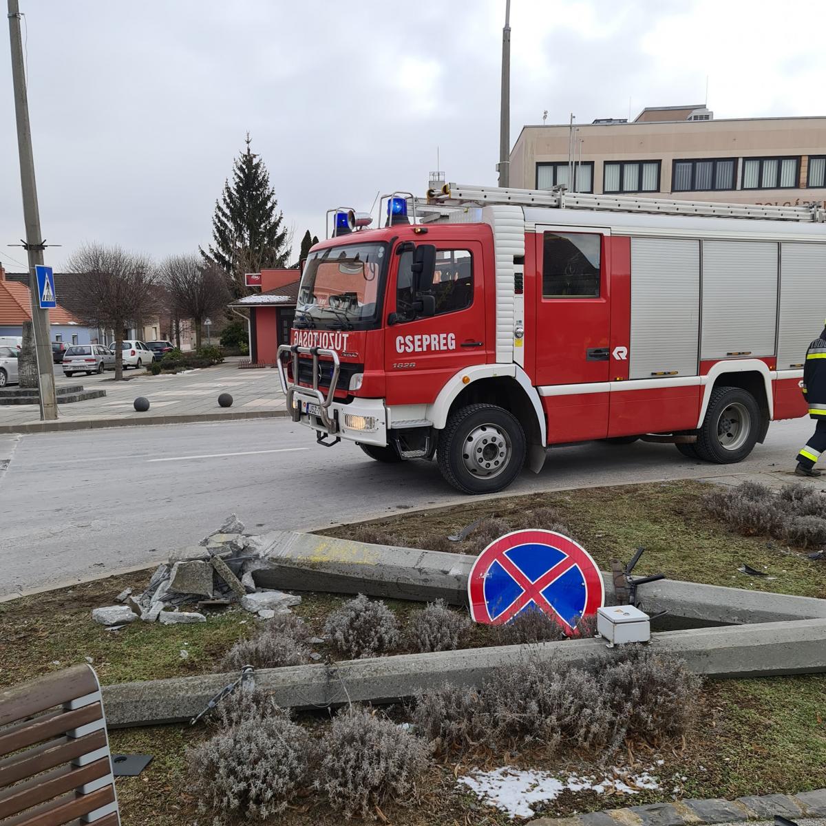 В Угорщині п'яний українець потрощив центр міста за кермом вантажівки.