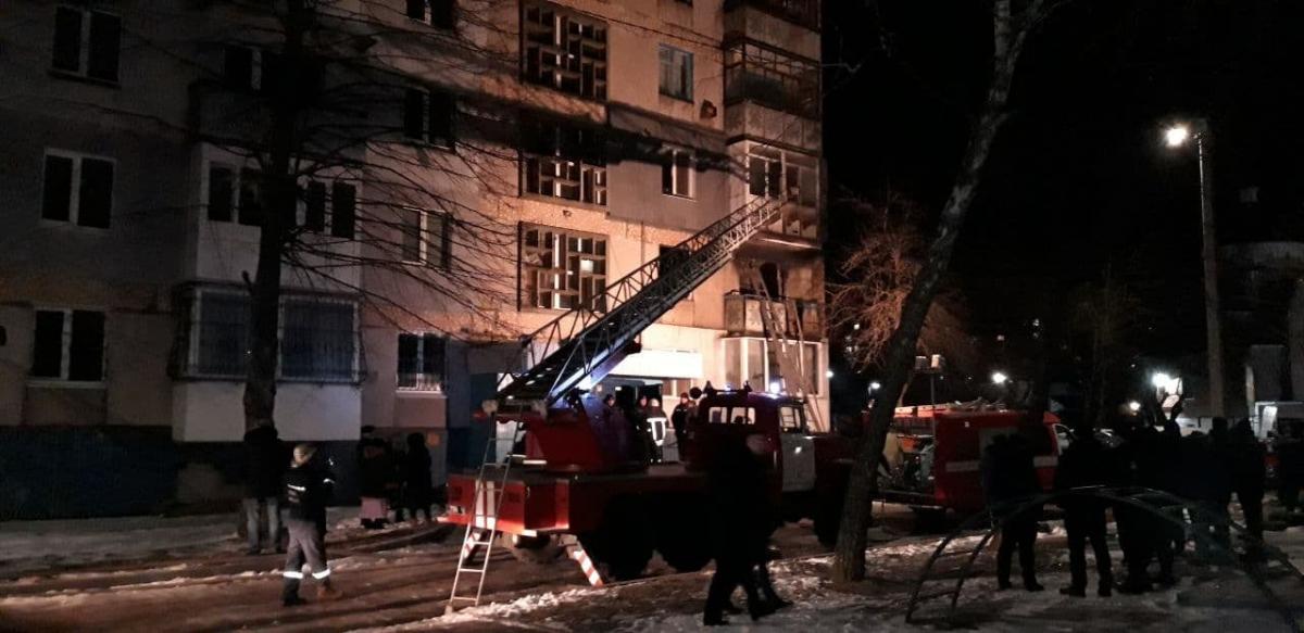 У Кропивницькому пролунав вибух у багатоповерхівці, двоє постраждалих: фото з місця події
