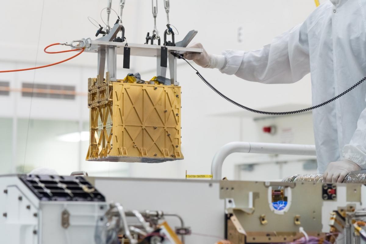 Марсоход NASA впервые в истории получил кислород из атмосферы Красной планеты   