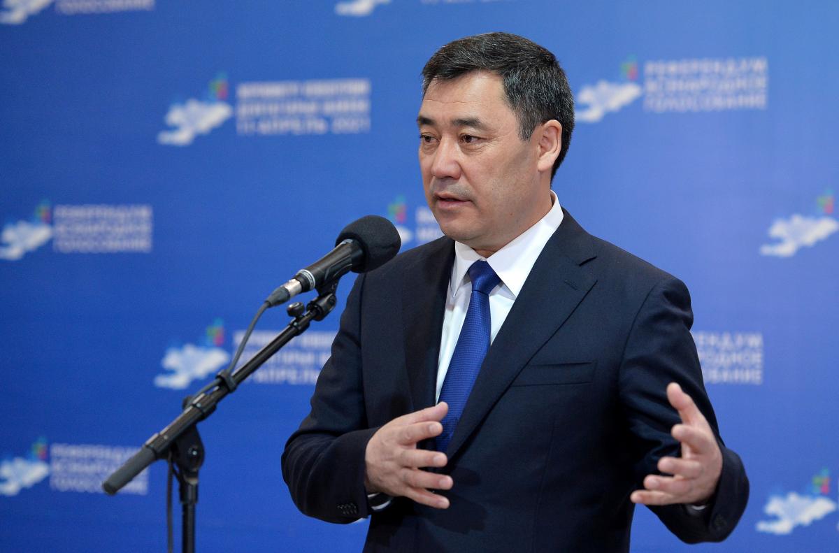 У Киргизстані п'яний водій протаранив кортеж президента Садира Жапарова