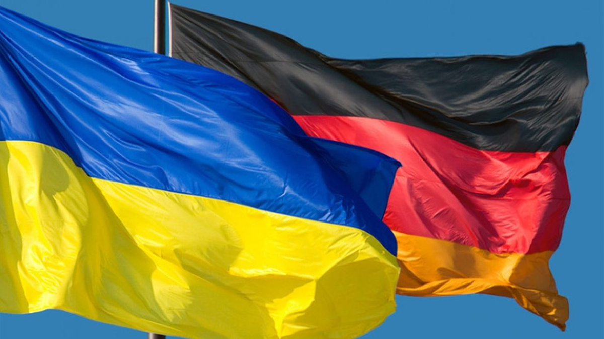 У Німеччині стартувало масове виробництво 5 тисяч далекобійних дронів для України У Німеччині стартувало масове виробництво 5 тисяч далекобійних дронів для України