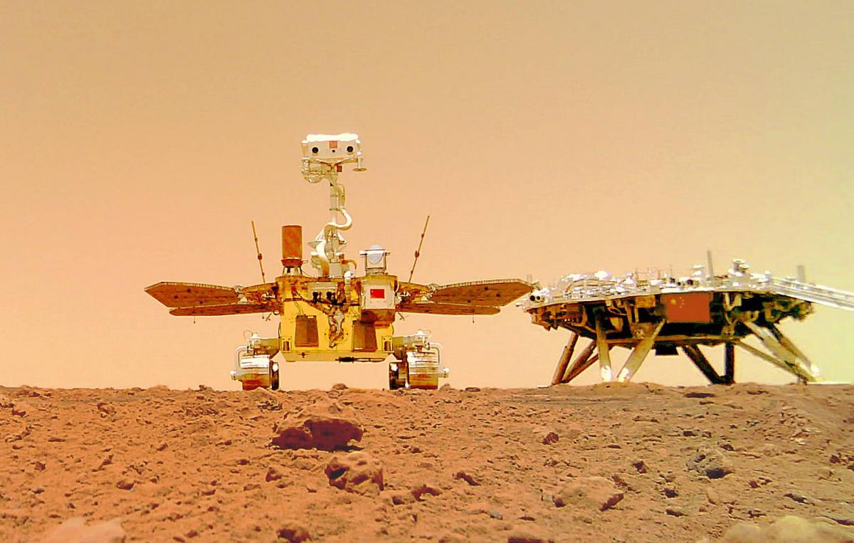 Китайський марсохід "Чжужун" надіслав нові фото з червоної планети