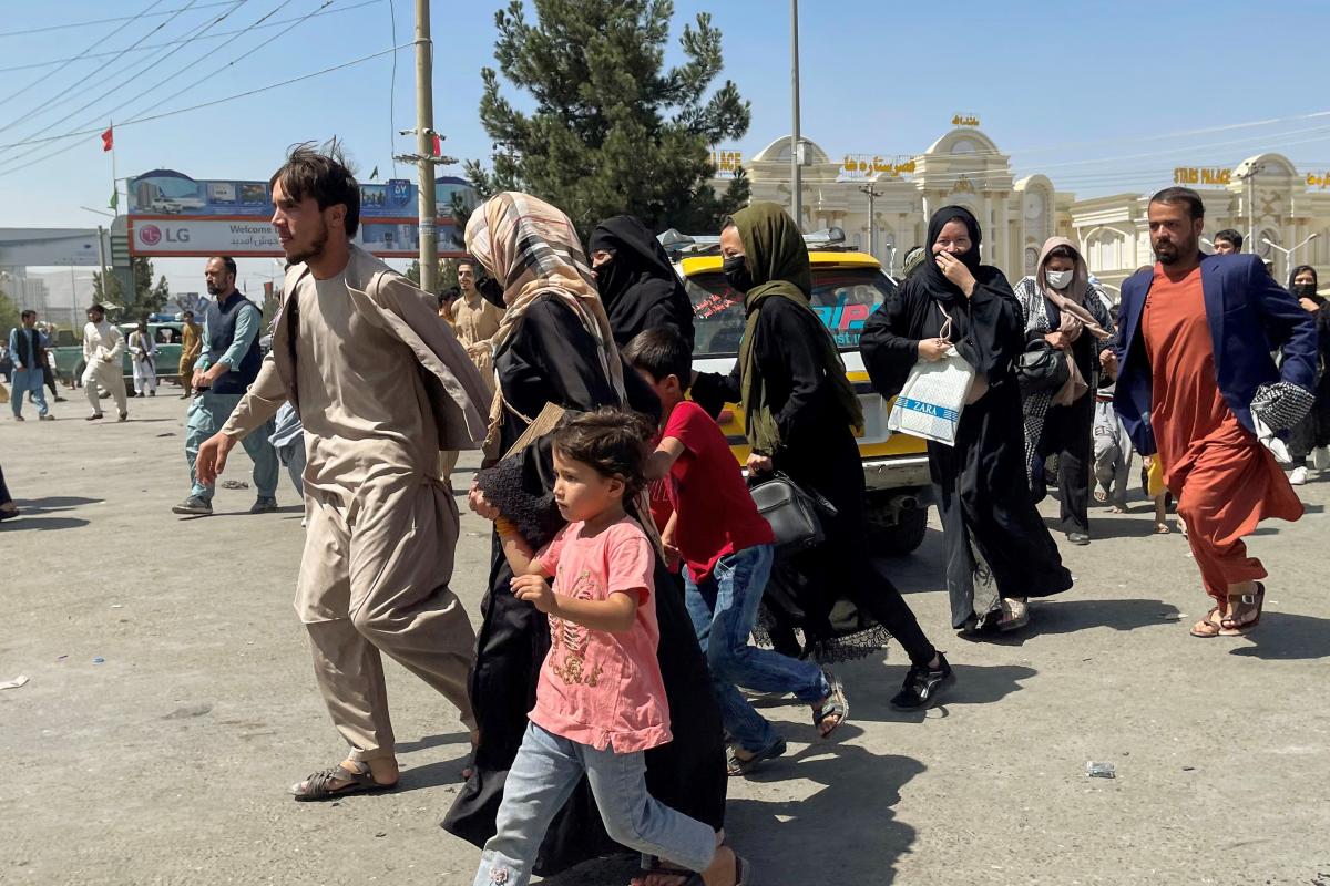 74 українці з родинами просять про евакуацію з Афганістану – МЗС