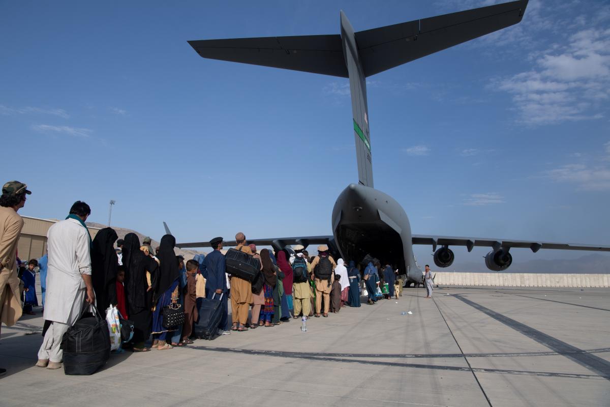 Італійський літак з 98 пасажирами потрапив під обстріл в аеропорту Кабула
