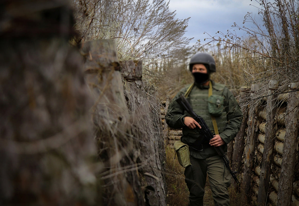 Доба на Донбасі: п'ятеро військових ООС у лікарні, обстріли не вщухають