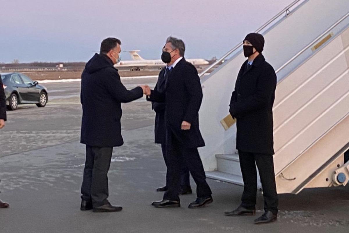 Держсекретар США прибув до Києва, обговорить із Зеленським російську загрозу. ФОТО