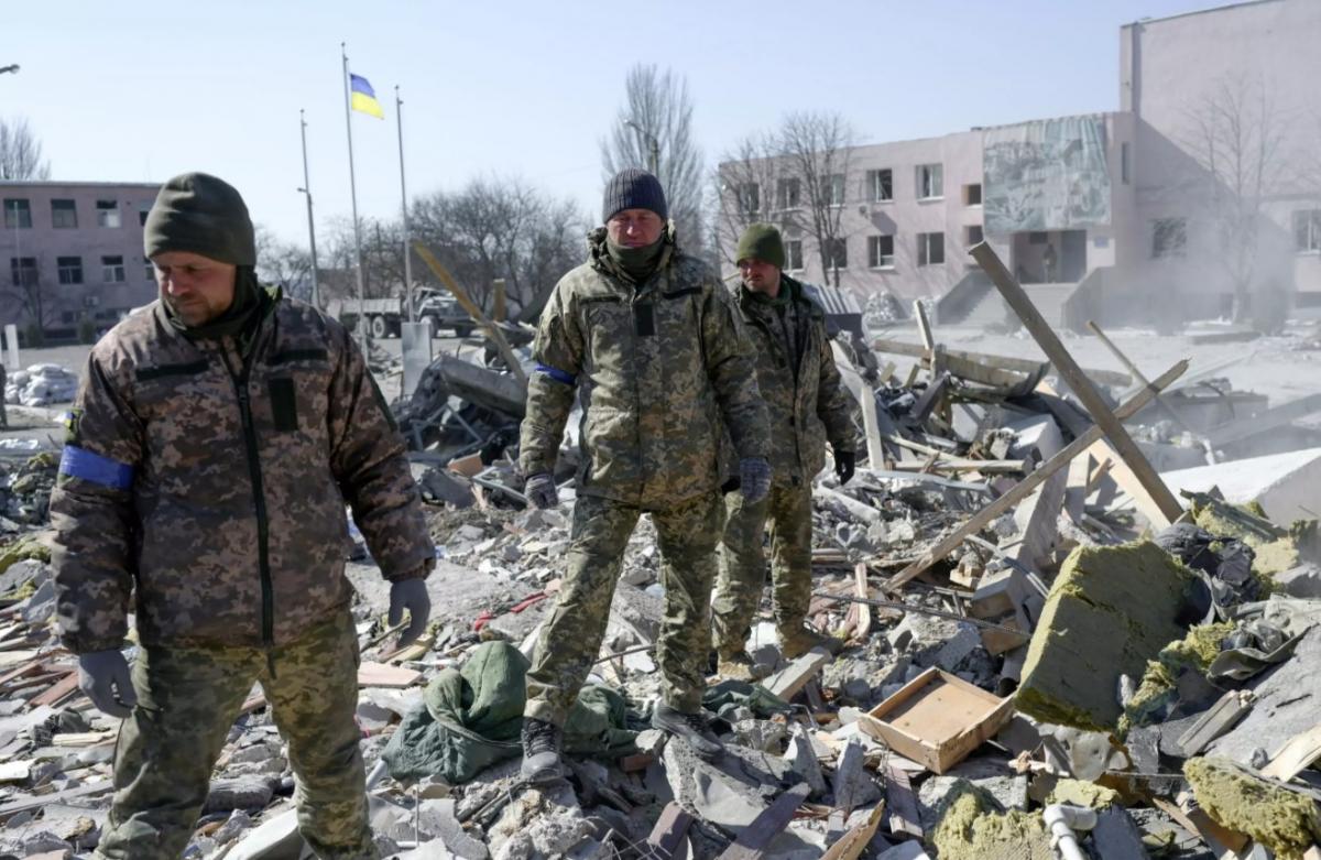 Російські окупанти бомблять житлові райони Миколаєва