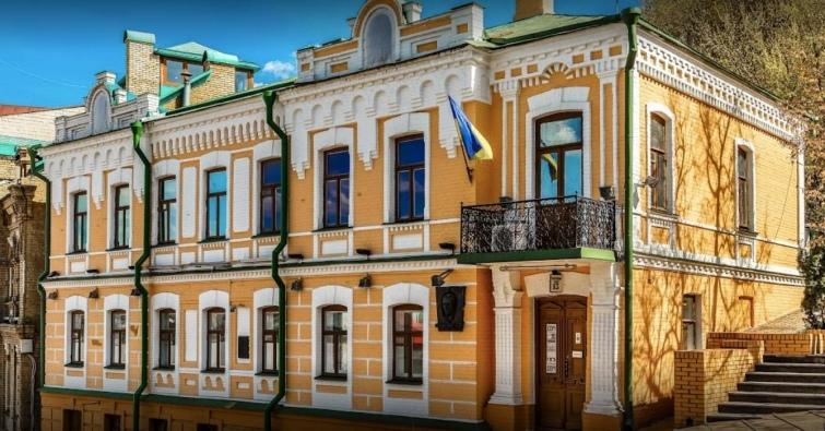 Спілка письменників України вимагає закрити музей Булгакова в Києві