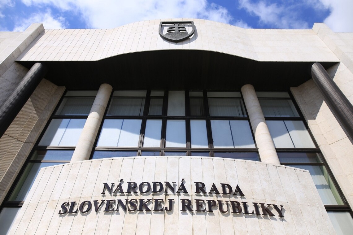 Парламент Словаччини підтвердив обіцянку уряду припинити військову допомогу Україні