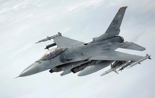 Європа все ще чекає дозволу США на навчання українських пілотів на F-16, – Politico