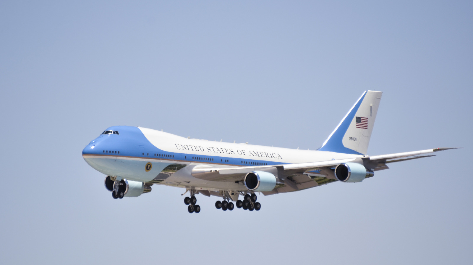 Літак Трампа мало не потрапив у катастрофу над Нью-Йорком – Bloomberg