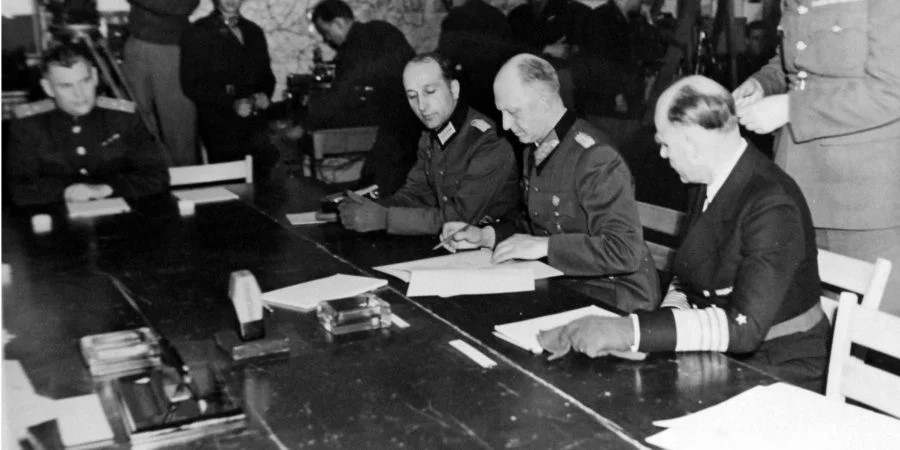 Крах нацистської Німеччини в 10 фото. 76 років тому підписано акт про її беззастережну капітуляцію