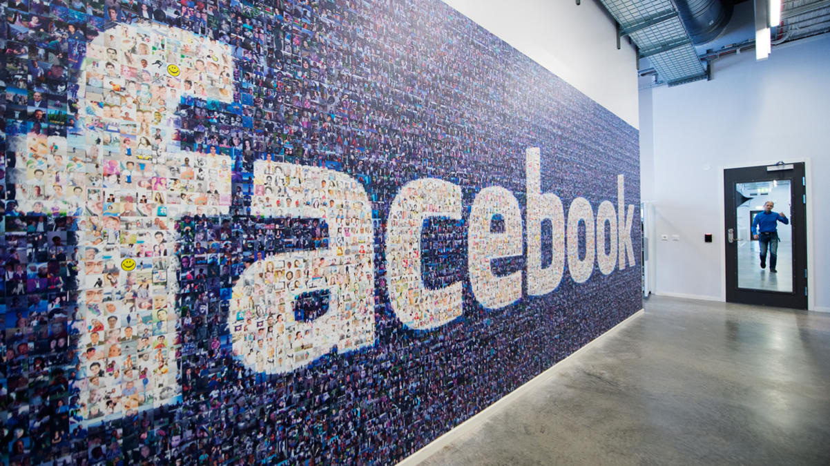 Facebook дозволив своїм співробітником працювати вдома до липня 2021 року
